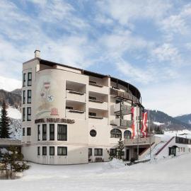 Hotel Neue Burg, hotel em Nauders