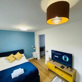 HAYDEN - KENILWORTH STUDIO FLAT 30 m2 - PRIVATE PARKING, hotel din Kenilworth