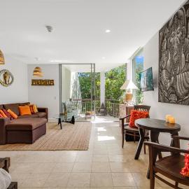 241 Santai - Balinese Resort Apartment by uHoliday, hotel in Casuarina