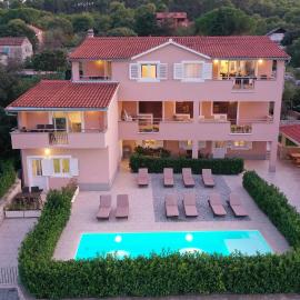 Apartments BoBo, ξενοδοχείο σε Kraj