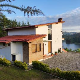 La Villa, Espectaculares vistas al lago Peñol-Guatape