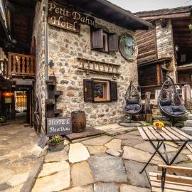 Hotel Petit Dahu - Chambres et Restaurant, hotel Cognéban