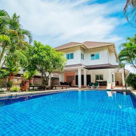 PRIVATE RESIDENCE HOSTED by Sasithorn, hotel in Nong Prue