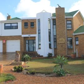 The Sun Catcher Bed & Breakfast: Struisbaai şehrinde bir otel