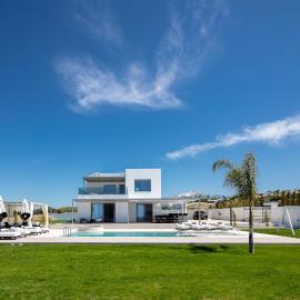 Alma Villa, 2000m2 Luxury Living, by ThinkVilla