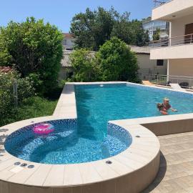 RIVIERA APARTS, hotel in Đenovići