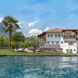 Mareithof Appartements Seeblick, hotel v destinaci Caldaro