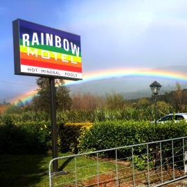 Rainbow Motel & Hot Pools, hotel i Turangi
