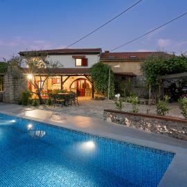 Stone Lady Holiday home with pool&hot tub,sauna,bbq,garden