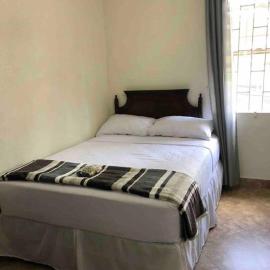 Kelly's Studio Apartment - Rental near Airport, Amenities and Bus Route, hotel v destinácii Saint Philip