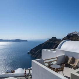 Airth Santorini Suites, hotel in Firostefani