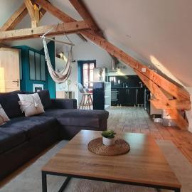 Loft lumineux et cosy avec grande terrasse, hotel Maîche városában