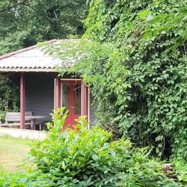 Chalet bois aux portes du Perigord, готель у місті Paulhiac