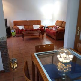 Vivienda adosada , con merendero en Carcedo, hotel in Carcedo de Burgos