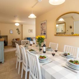 Willow House in Knodishall, Sleeps 7 - Only a short drive from Aldeburgh, Thorpeness & Snape Maltings - Managed by Aldeburgh Coastal Cottages, Hotel in Aldringham