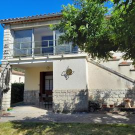 Appartement aux portes de l'ardèche en cévennes, hotel i Saint-Ambroix