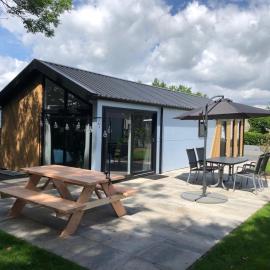 Luxe en gezellig chalet aan Veluwemeer 4 pers, hotel en Hulshorst