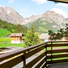 Apartment next to Titlis Station, hotel in Engelberg
