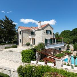 Villa Demi, hotel u gradu Pražnice
