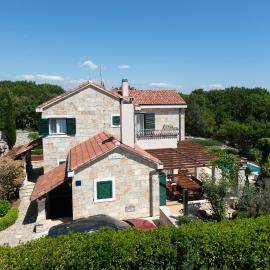 Villa Luči, hotel u gradu Pražnice