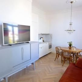 Old Town apartment next to Väike-Viik beach, khách sạn ở Haapsalu