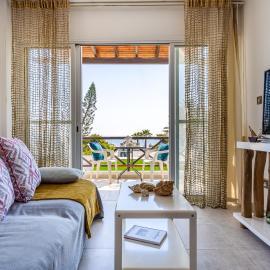 Seawaves 1- Bedroom Apartment near Meneou Beach