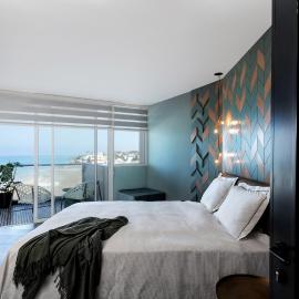 Sea View Stylish 1BR with Balcony by Beachfront Stay, hotel v mestu Herzelia 