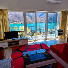 Royal Town Luxury with Panoramic View Wake up to breathtaking lake views and pure tranquility, hotel i Jajce