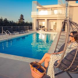 IO Luxury Pool & Hot Tub Suites, hotel en Preveza