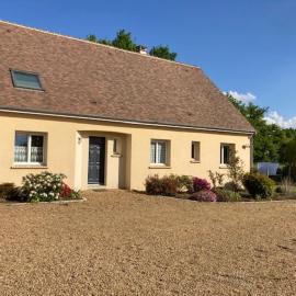 Maison 9 personnes avec jardin et parking clos à 3kms du Circuit des 24h du Mans โรงแรมในRuaudin
