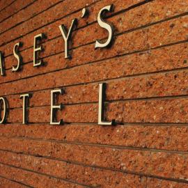 Casey's Hotel، فندق في غليغاريف