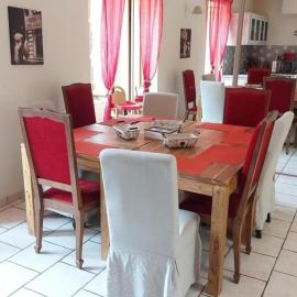 Maison confortable avec balcon au cœur de Cadouin, proche de Dordogne et grands sites touristiques