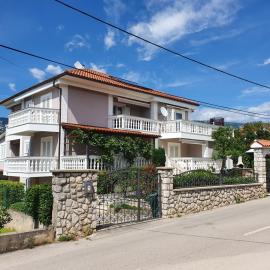 Villa Karla, hotel din Jadranovo