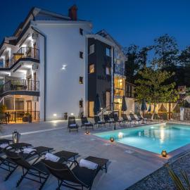 Villa Adriatic, Apartment Enio with swimming pool, panoramic sew view, free parking, hotel in Ičići