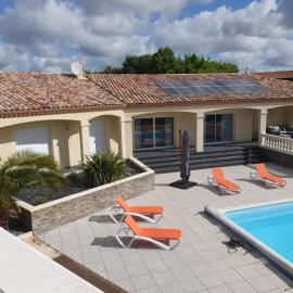 villa 15 personnes avec piscine et terrain de pétanque