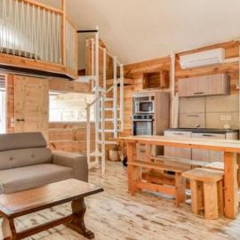Duplex Climatisé 65m2 refait à neuf, hotel in Gruissan