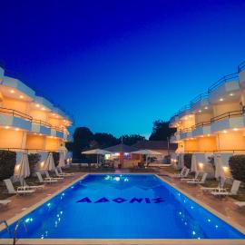 Adonis Hotel – hotel w mieście Mitikas