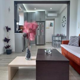 Zoggos Apartment, hotel u gradu Áyios Pétros