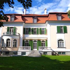 Villa Cafe, hotel in Krnov