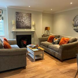 Luxury Refurbished 2 Bedroom Regency Apartment, готель у місті Челтнем