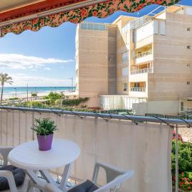 Very nice and modern studio front of the beach, hotel in El Campello