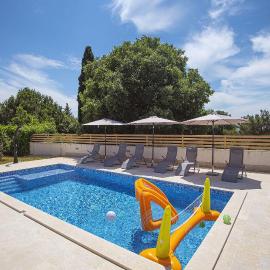 Villa mit Pool und klimatisierten Schlafzimmern