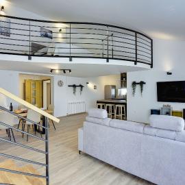 Moderne Ferienwohnung mit Balkon, BBQ, WLAN, Klima