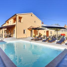 Villa mit privatem Pool, Spielplatz, WLAN, Klima, BBQ