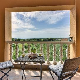Modernes Appartement mit Balkon, BBQ, WLAN, Klima, hotelli kohteessa Vodnjan