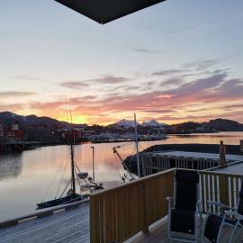 Karlotte's apartment, hotel in Ballstad