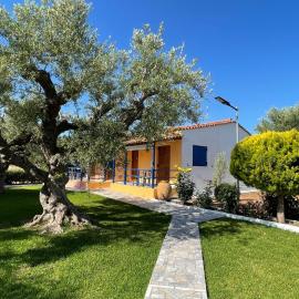 Áyios Andréas Messinias में, होटल John & Jenny's Small Village