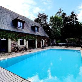 Manoir de la droulinais, hótel í Bruz