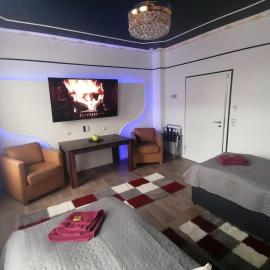 Best-Preis -Gold Suite- mit Netflix, Self-Check-In, eBike Ladestation, Fahrradraum, WLAN, Netflix und Massagesessel - direkt am Elberadweg im Herzen von Wittenberge، فندق في فيتينبيرغ