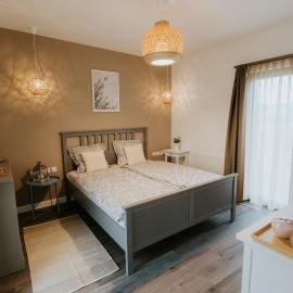 Gyopár Lodge - Gyopárosfürdő, hotell i Orosháza